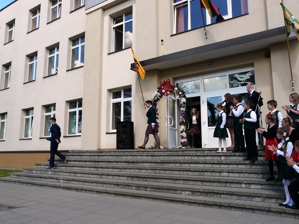 p1210860